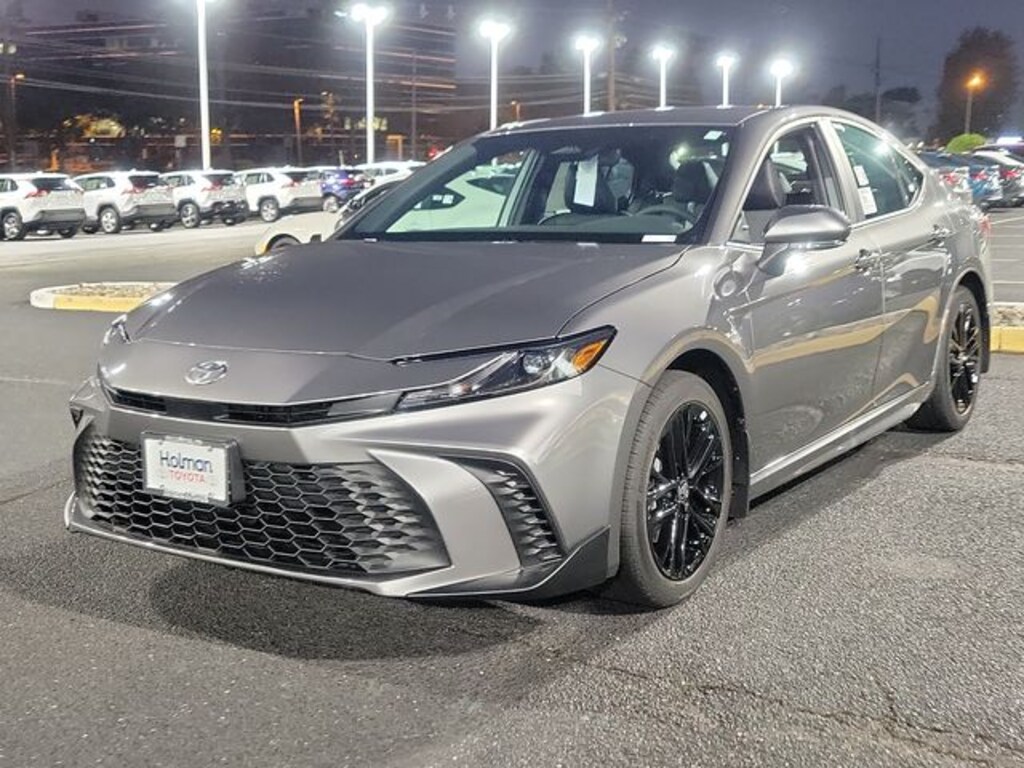 Used 2025 Toyota Camry SE Sedan