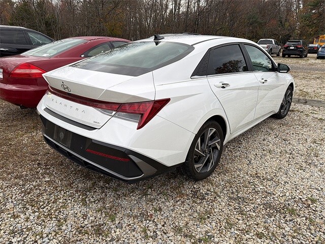 2024 Hyundai Elantra Hybrid Limited photo 3