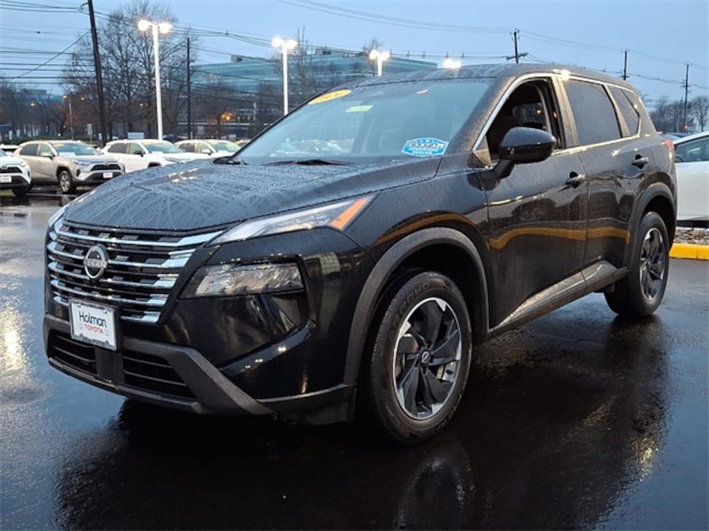 Used 2024 Nissan Rogue SV SUV