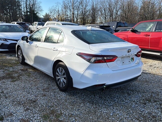 2022 Toyota Camry Hybrid LE photo 2