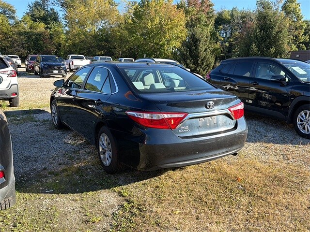 2015 Toyota Camry LE photo 2