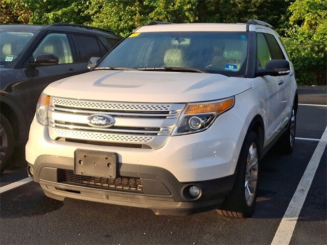 2015 Ford Explorer XLT photo 2