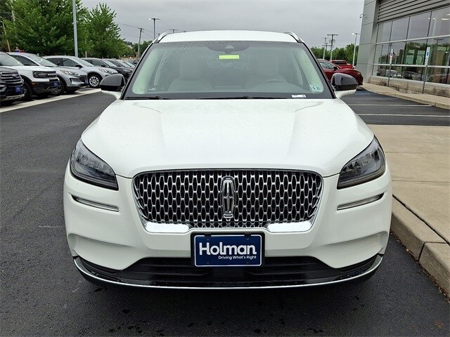 2022 Lincoln Corsair Standard photo 3