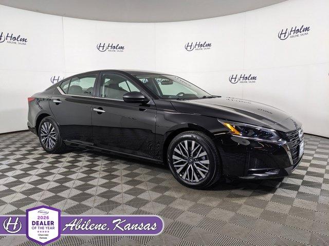 Black 2025 Nissan Altima Sedan Front-Wheel Drive Continuously Variable Transmission