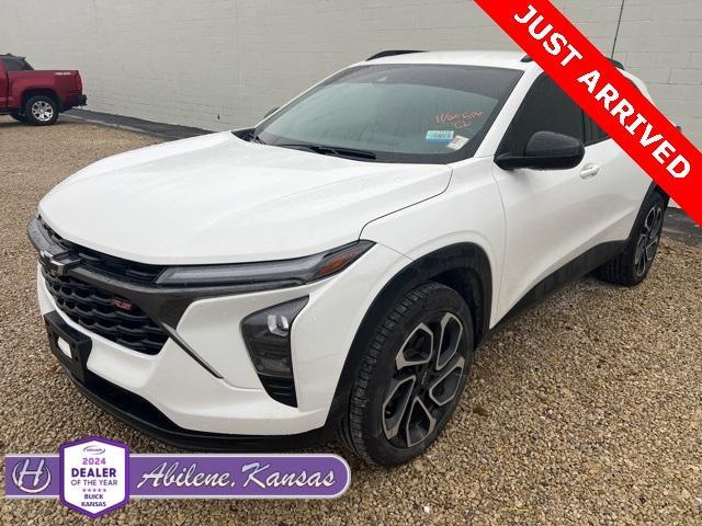 2024 Chevrolet Trax photo 2