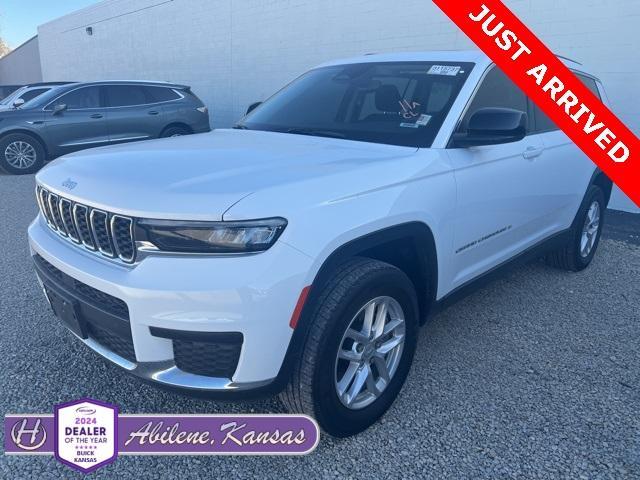 2022 Jeep Grand Cherokee Laredo photo 2