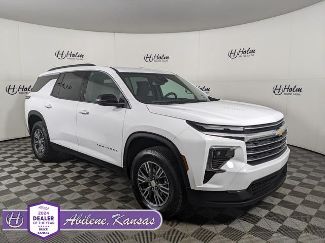 2025 Chevrolet Traverse photo 2