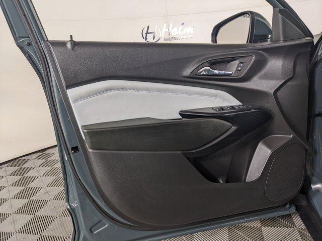 2025 Chevrolet Trax LT - Photo 31