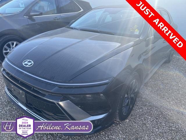 2025 Hyundai Sonata SEL photo 2