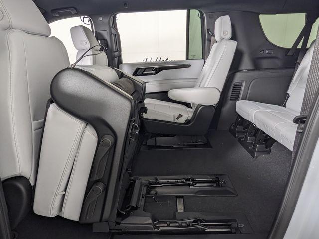 2026 Chevrolet Suburban Premier - Photo 31