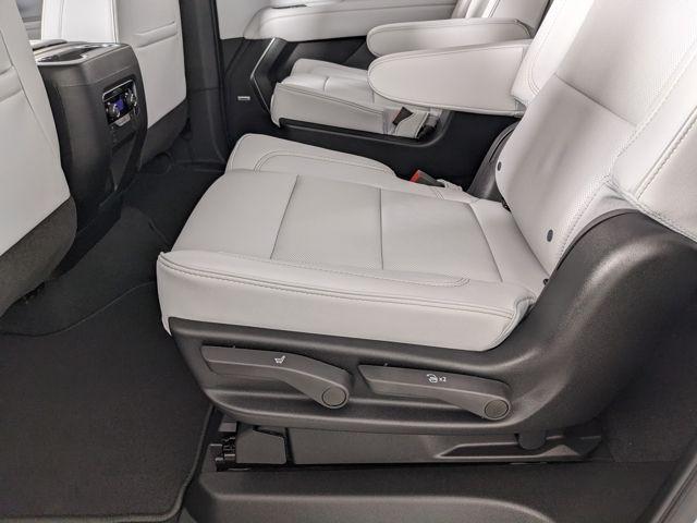 2026 Chevrolet Suburban Premier - Photo 30