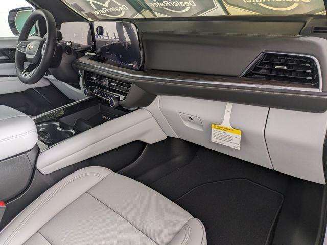 2026 Chevrolet Suburban Premier - Photo 38