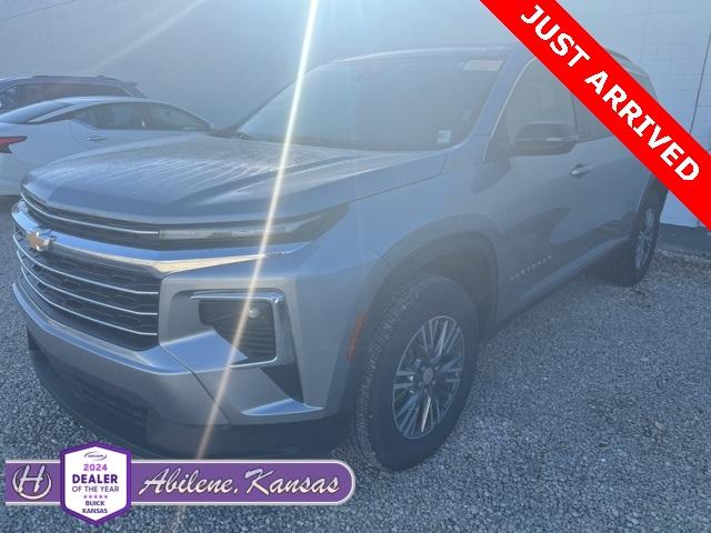 2025 Chevrolet Traverse photo 2