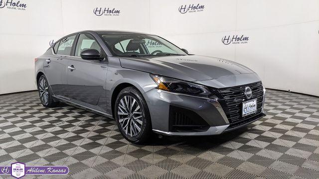 Gray 2025 Nissan Altima 2.5 SV FWD Sedan Front-Wheel Drive Automatic