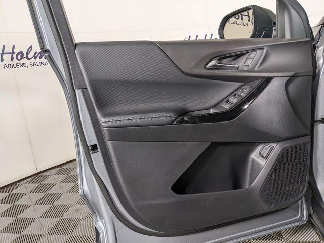 2027 Chevrolet Equinox LT - Photo 30