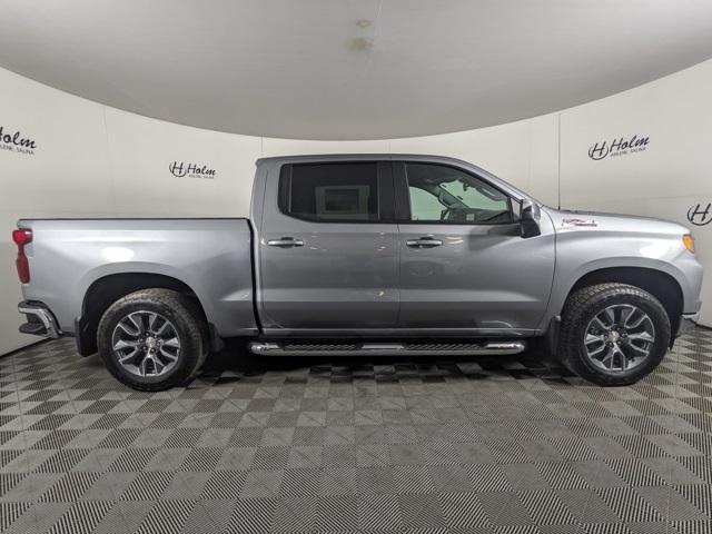 2025 Chevrolet Silverado 1500 LT photo 2