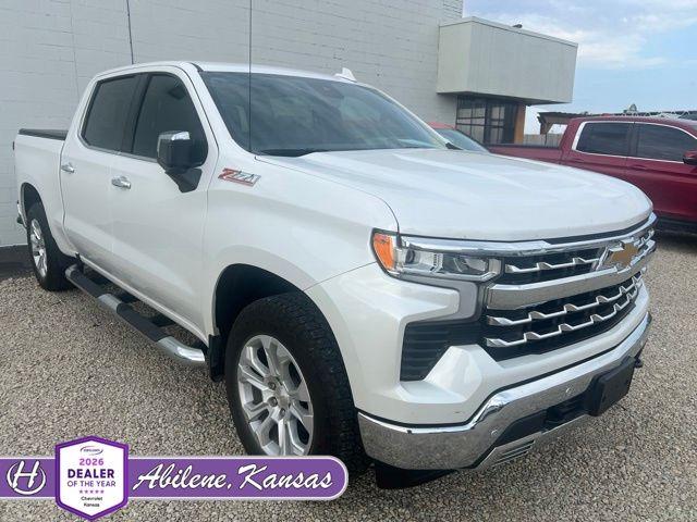 White (Iridescent Pearl Tricoat) 2023 Chevrolet Silverado 1500 Pickup Truck Four-Wheel Drive Automatic