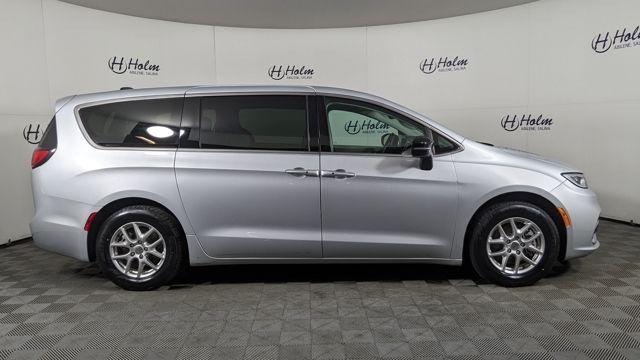 View vehicle photo 2