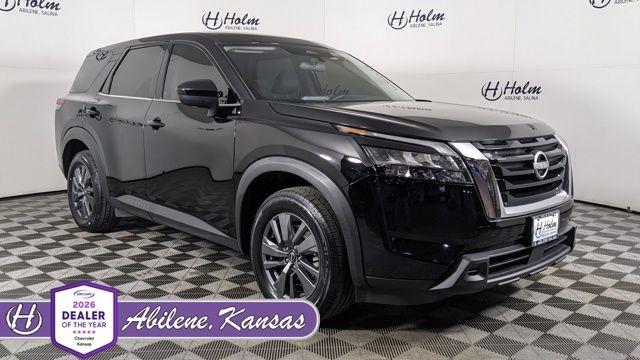 Black 2024 Nissan Pathfinder S 4WD SUV / Crossover All-Wheel Drive Automatic