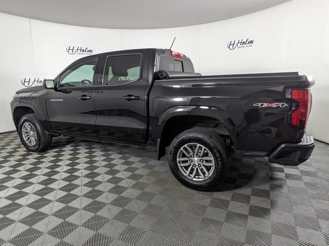 2024 Chevrolet Colorado LT photo 3