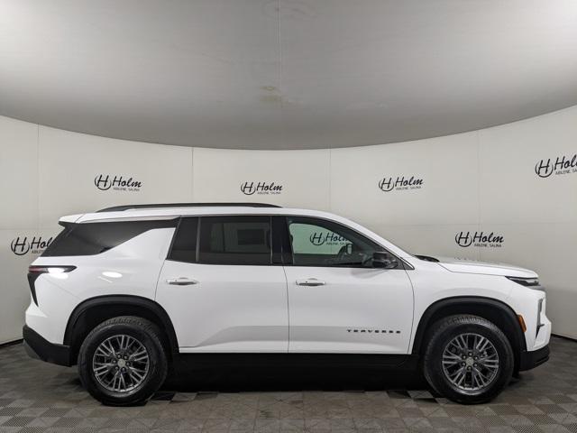 2025 Chevrolet Traverse photo 3