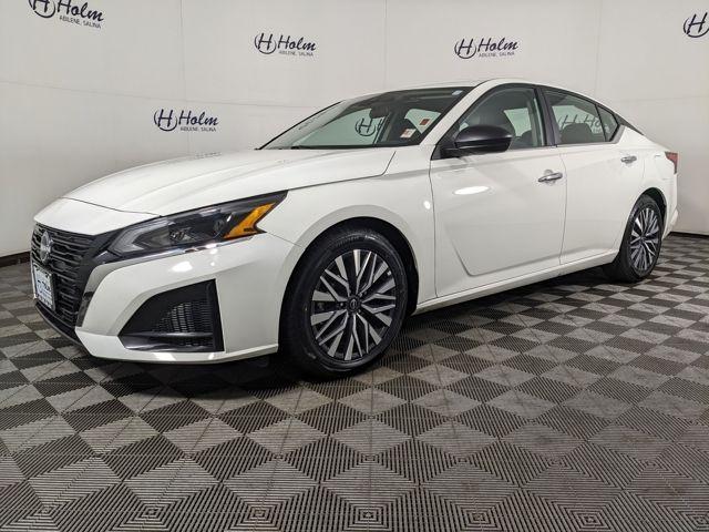 2025 Nissan Altima SV - Photo 6