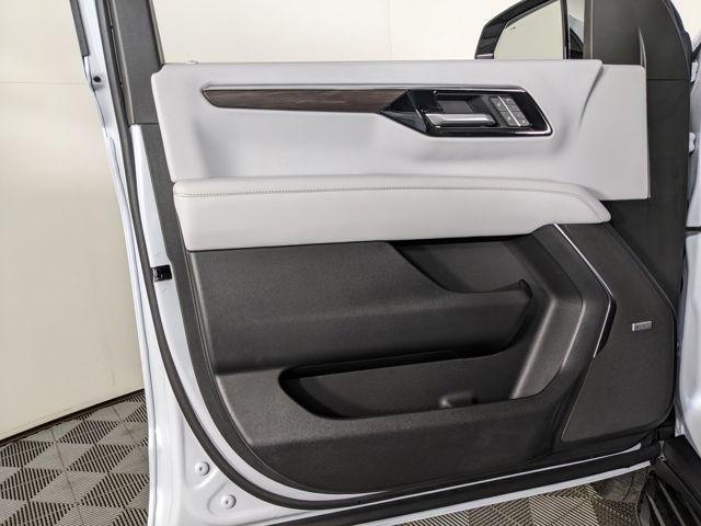 2026 Chevrolet Suburban Premier - Photo 36