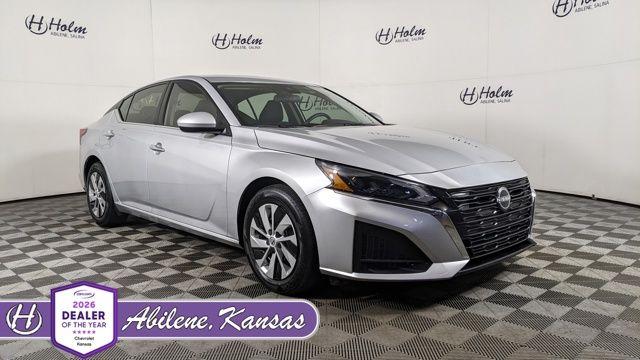 Silver 2023 Nissan Altima 2.5 S FWD Sedan Front-Wheel Drive