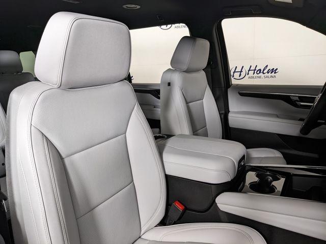 2026 Chevrolet Suburban Premier - Photo 39
