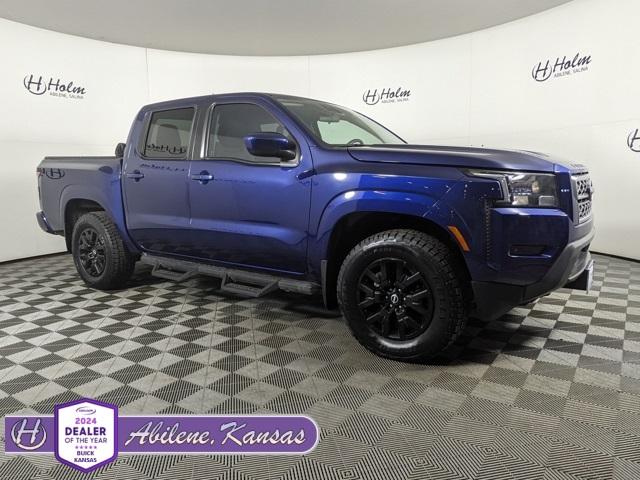 2022 Nissan Frontier SV's photo