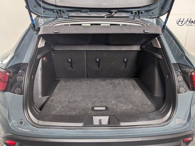 2025 Chevrolet Trax LT - Photo 8