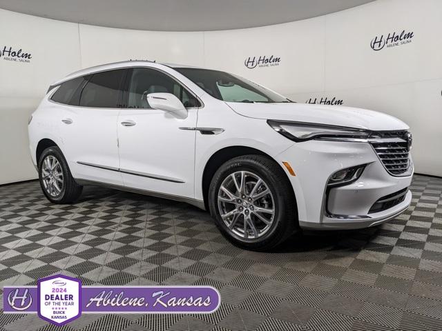 2024 Buick Enclave Essence's photo
