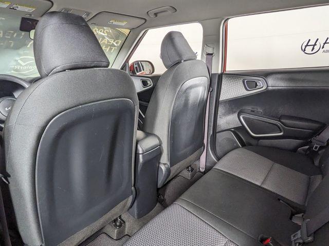 2025 Kia Soul LX - Photo 28
