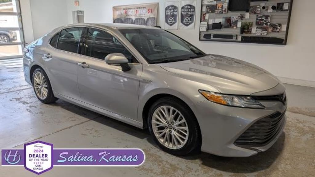 Used 2018 Toyota Camry Hybrid LE