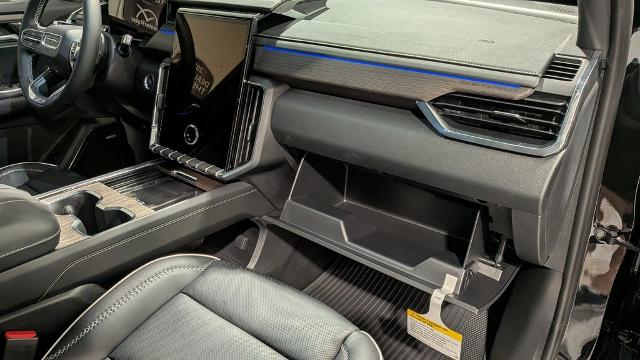 2026 GMC Acadia Denali - Photo 16