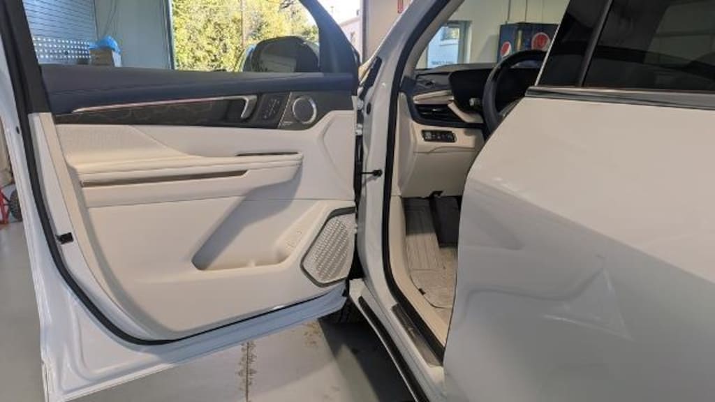 New 2026 Buick Enclave Avenir SUV