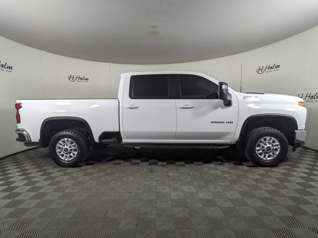 2023 Chevrolet Silverado 2500HD LT photo 2