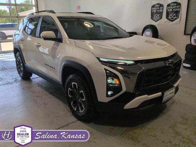 White (Iridescent Pearl Tricoat) 2025 Chevrolet Equinox SUV / Crossover Four-Wheel Drive Automatic