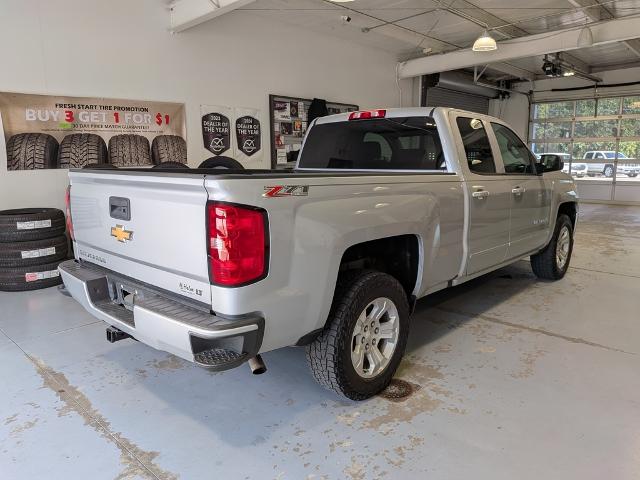 2017 Chevrolet Silverado 1500 LT photo 2