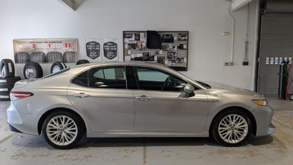 Used 2018 Toyota Camry Hybrid LE