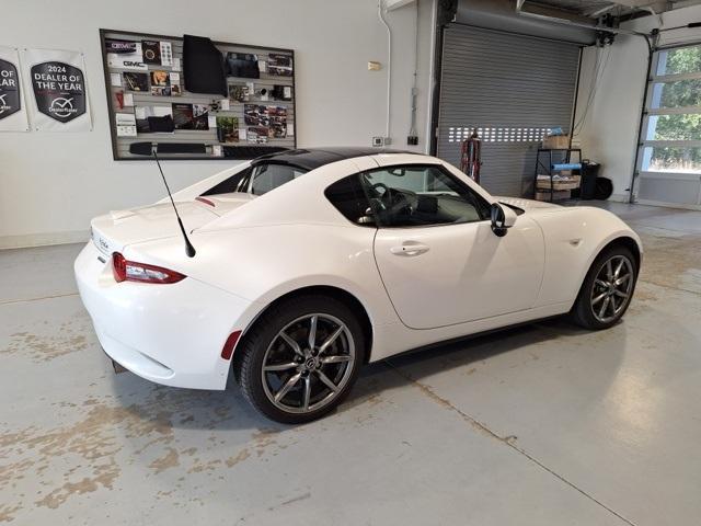 2021 Mazda MX-5 Miata Miata RF Grand Touring photo 2