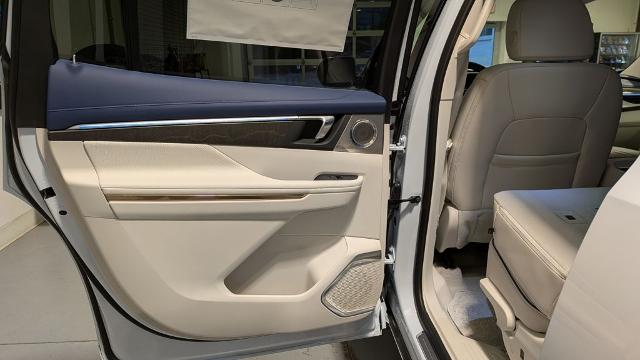 2026 Buick Enclave Avenir - Photo 11