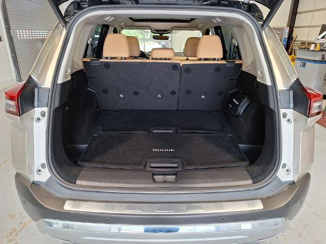 2023 Nissan Rogue Platinum photo 3