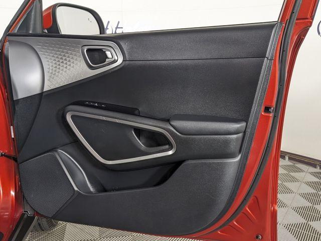 2025 Kia Soul LX - Photo 38