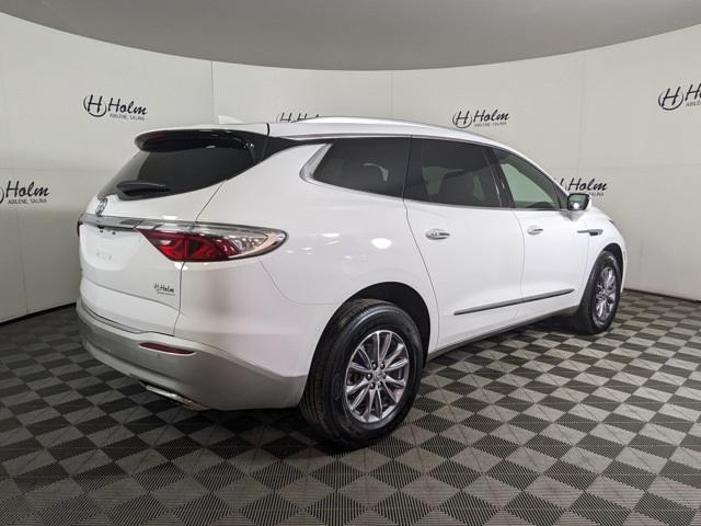 2023 Buick Enclave Essence photo 2