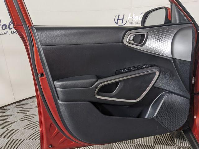 2025 Kia Soul LX - Photo 30