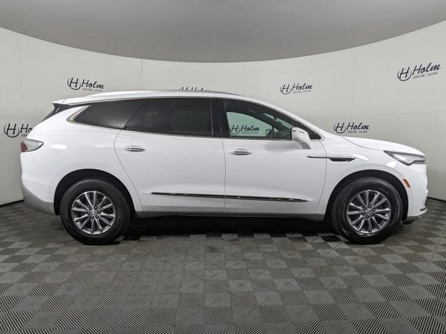2023 Buick Enclave Essence photo 2