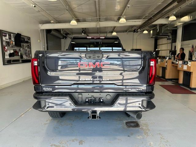 2025 Gmc Sierra 2500 HD Denali photo 3