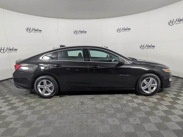 2023 Chevrolet Malibu 1LT photo 2