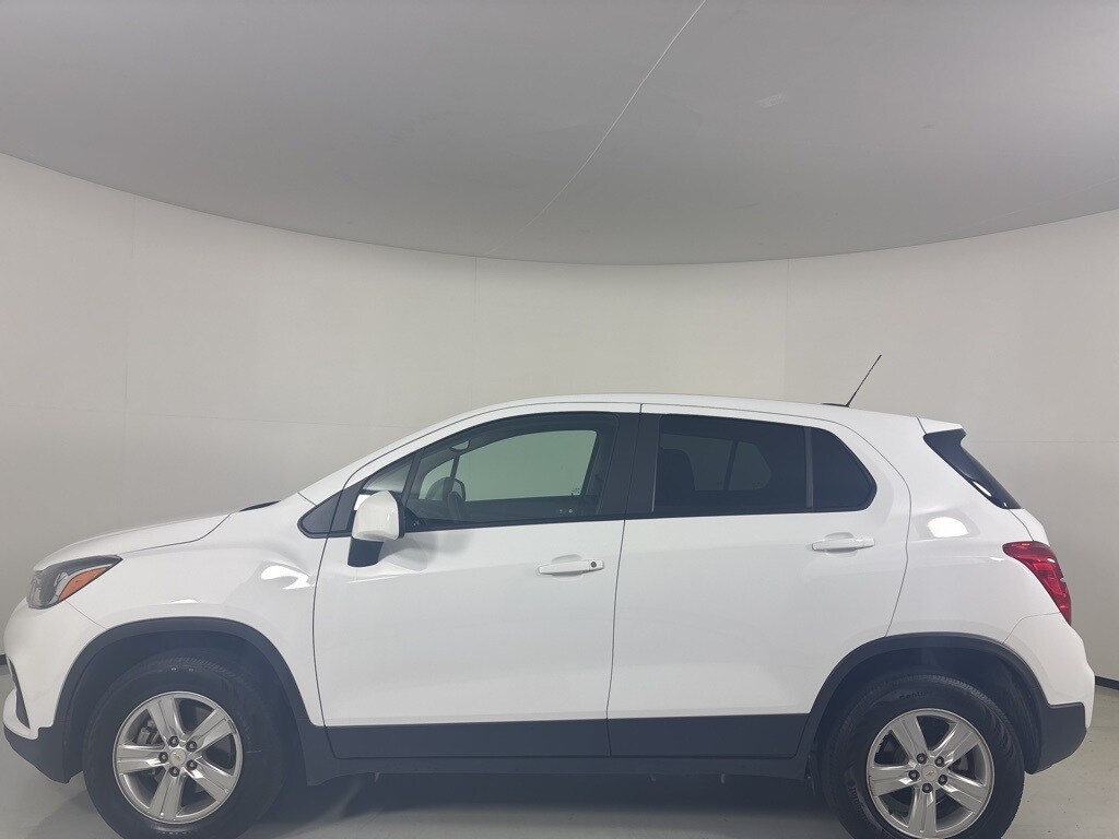 2022 Chevrolet Trax LS photo 3